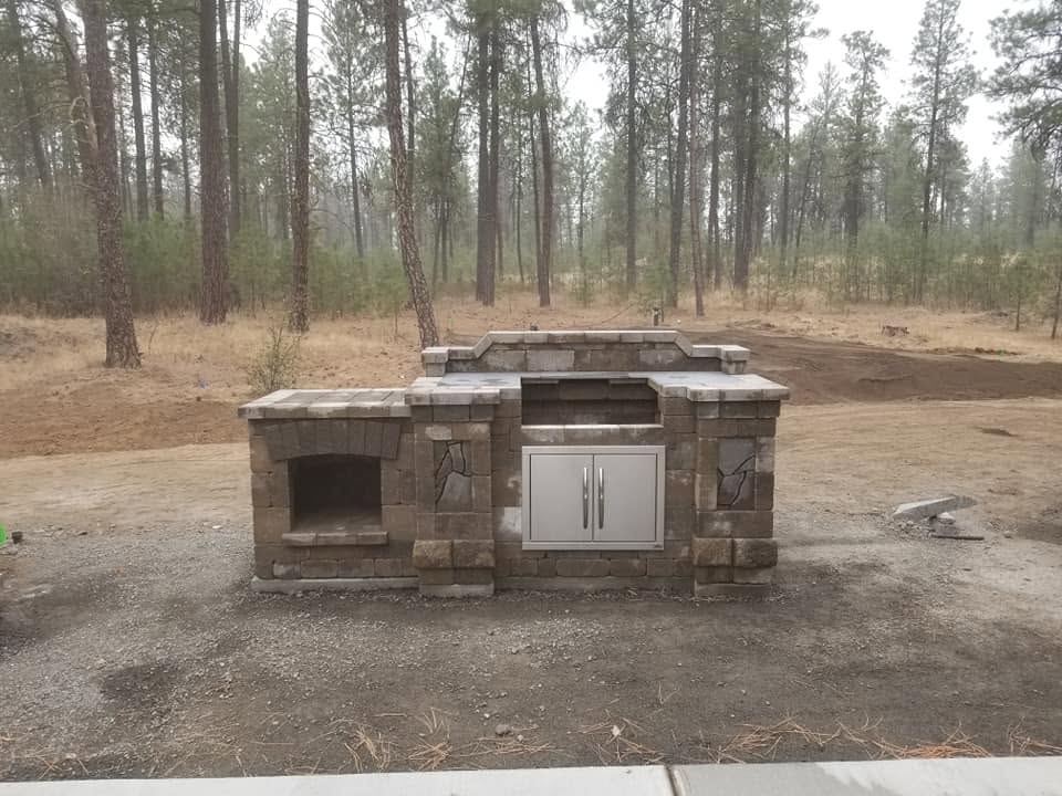 Outdoor kitchen by Elite Hardscapes — Spokane, WA