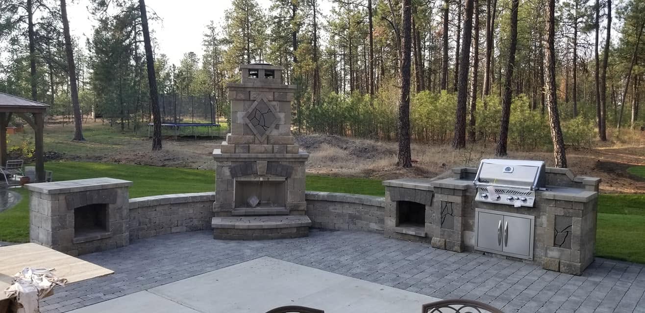 Outdoor kitchen by Elite Hardscapes — Spokane, WA